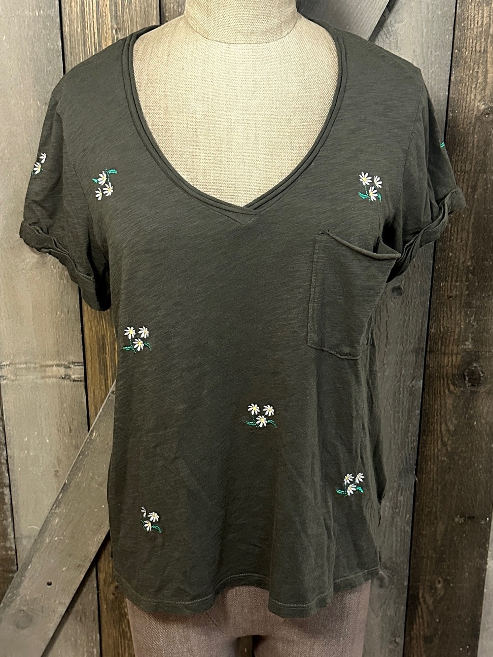 Anthropologie t.la Casual Embroidered Daisy Tee Shirt Olive Green Size Small
